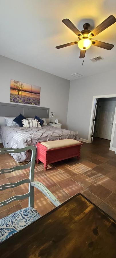 Hill Country Haute N Haus Relax And Renew Fischer Eksteriør bilde